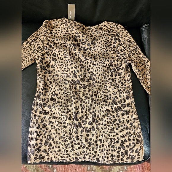 Chico's Size 0 (Size: XS) Leopard printed with Gold & Sequin Pullover Top NWT - Picture 11 of 16